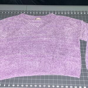 Elegant V-Neck Sweater in Soft Purple
